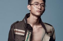 张一山肌肉写真大放送 当红小生帅气十足 