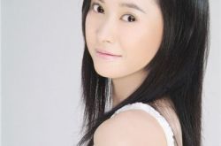 何美钿微博晒近照     如今41岁美貌仍不输少女 