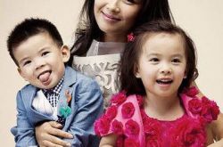 刘涛一家四口照片曝光 撇老公与儿子甜蜜亲吻 