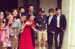 郝子铭何洁结婚照片幸福甜蜜 揭两人浪漫相恋史 