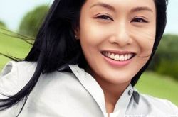 黄惯忠的老婆是谁？ 朱茵一家三口低调现餐厅 