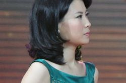 惊艳妩媚的央视主持人张玮简历 深受观众的喜爱 