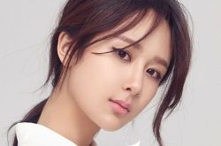 杨紫是家有儿女的小雪吗？ 与男友车内热吻缠绵被拍 