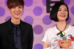 鹿晗演过的吻戏图曝光 曾被传与林允儿接过吻 