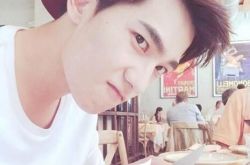 男神杨洋叫粉丝发自拍 盘点大神的搞怪自拍照 