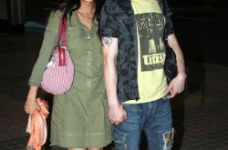 黄贯中朱茵写真恩爱十足 夫妻恩爱不需理由 