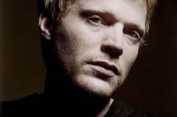 英国男明星十大帅哥保罗贝坦尼宝刀未老 弟弟去世他吸毒 