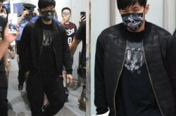 周杰伦新发型现身机场   阵势太大惹得粉丝狂拍机场骚动 