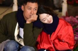 周冬雨内裤曝光走光尴尬瞬间 周忙晒新欢懒理余文乐 