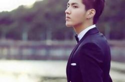 吴亦凡微博照片欣赏  他随母亲出国定居和亲生父亲关系很淡 