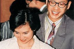 许晋亨喜欢何超琼吗？ 两人不一样的前妻前夫关系 