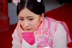 杨幂的同班同学是谁 袁姗姗晒马甲线成励志女王 