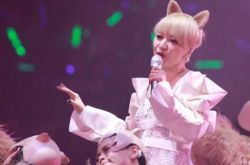 演唱会陈慧娴张学友热吻 相识30年情谊深厚 