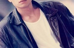 歌手王杰如今落魄成路人 享受孤独的音乐王子 