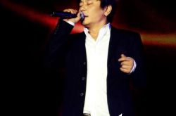 齐秦赵传聚齐“我是一哥” 王杰神秘压轴万人合唱 