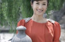 徐春妮成龙举止亲昵   两人贴脸照被爆 