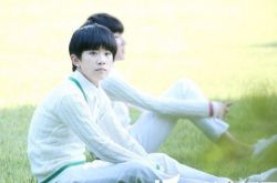 易烊千玺蒋依依吻照曝光？ 女方与吴磊CP感十足 