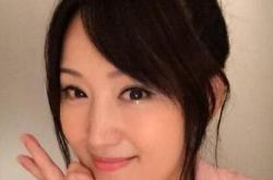 杨钰莹近照图片  不老女神皮肤光滑似少女 