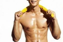 李晨的肌肉照片曝光  范冰冰情定性感大黑牛 