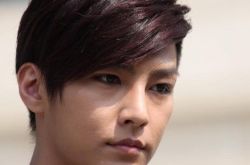 下一个炎亚纶签售会   与大批歌迷亲切合影 