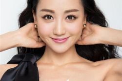 演员杨蓉年龄多大？ 其酥胸半露魅惑十足 