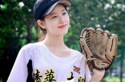 章泽天走红照片引质疑背后推手竟是他 与刘强东恋情遭扒 