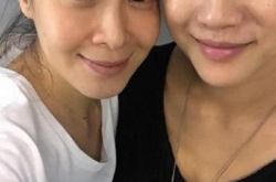 汤唯刘若英晒素颜证友情 女星不化妆秒变路人脸 