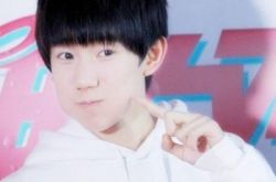 王源最萌最新照活泼可爱 钢琴小王子成一代萌宠！ 