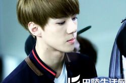 吴世勋侧脸图体现完美线条 新专辑中展示全新魅力 