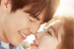 宋仲基出演电视剧《任意依恋》 与申敏儿出席首尔电视剧大赏 