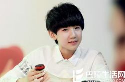 王源被吻照片引关注 到底哪个说法是真的？ 