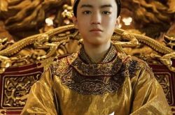 小鲜肉王俊凯皇帝剧照曝光 张艺谋特地为其量身定做的角色 