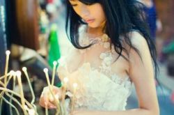 2012CJ雅典娜女神李玲走红 爆乳装露底裤抢镜 