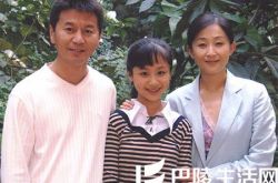 杨紫父母图片曝光 父亲基因太强大 