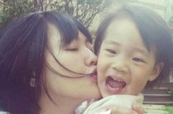 小s三个女孩照片发布 被网友质疑长相惹小s发怒 