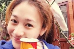 曝李小冉和女明星合影 《下一站，别离》其再现虐恋 