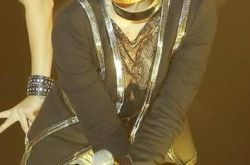 萧亚轩黑皮裤热舞引尖叫  喊场女王新专辑被赞有特色 