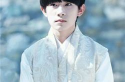 易烊千玺古装俊俏青春 人如玉般造型惊艳 