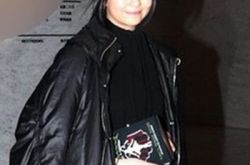 邱淑贞女儿沈日亭亭玉立 被赞越长越像妈妈 