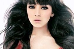 曝斯琴高丽古装图片 其被称为“华语乐坛美音的精灵” 