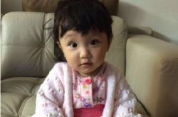 洪欣几个女儿叫什么名字 与小11岁男友张丹峰终于结婚了 