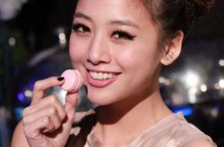 炎亚纶微博回复吴映洁引关注 疑似传情闹绯闻 