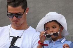 网传c罗儿子照片 其生母曝光为20岁女大学生 