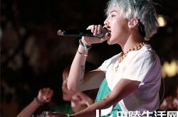 崔雪莉和权志龙跳舞激情四射 贴身热舞吻手指 