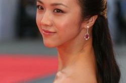 汤唯比基尼照片集好性感  12年前选美脸庞稚嫩细腰长腿 