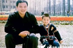 黄子韬父母合照  大写的甜蜜幸福 