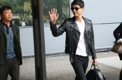 宋慧乔宋仲基私下互动频繁 戏里戏外配一脸 