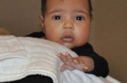 网曝女星金卡戴珊小时候美照 首曝自家萌娃小诺丝 