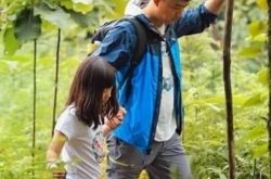 黄磊女儿生日派对 多多做卡片温馨有爱 