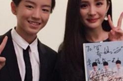 王俊凯跟女生合照引热议 首次回应：妈妈禁止我谈恋爱 